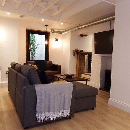 Newly Renovated Stunning Warehouse Apartment 본머스 외부 사진