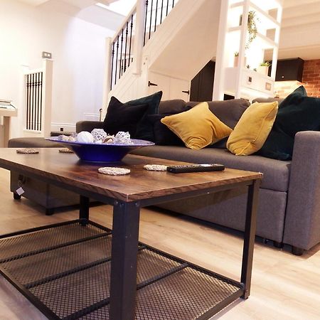 Newly Renovated Stunning Warehouse Apartment 본머스 외부 사진