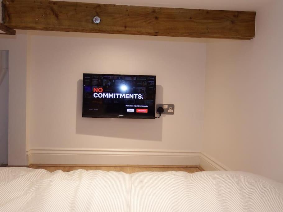 Newly Renovated Stunning Warehouse Apartment 본머스 외부 사진