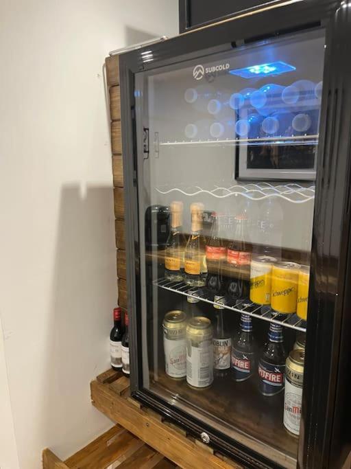 Newly Renovated Stunning Warehouse Apartment 본머스 외부 사진
