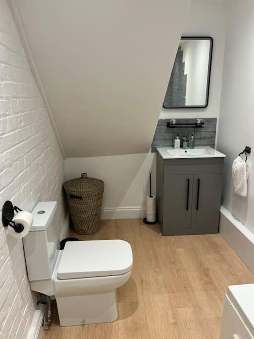 Newly Renovated Stunning Warehouse Apartment 본머스 외부 사진