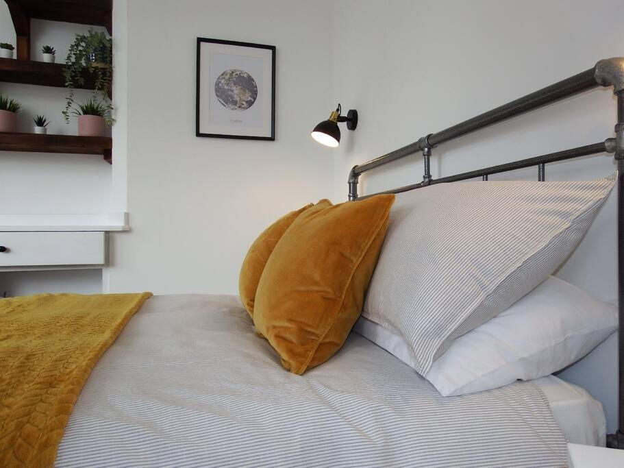 Newly Renovated Stunning Warehouse Apartment 본머스 외부 사진