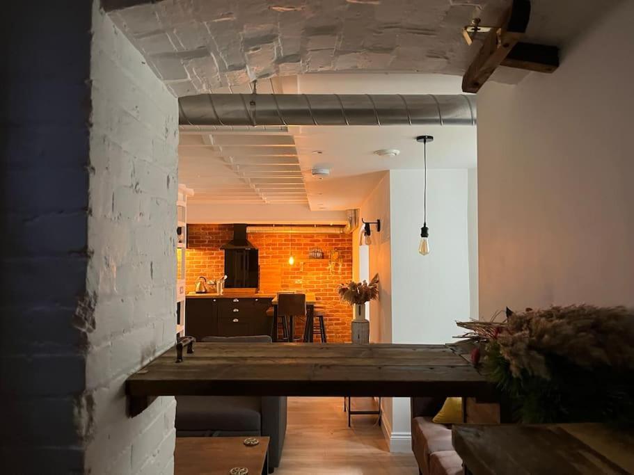 Newly Renovated Stunning Warehouse Apartment 본머스 외부 사진