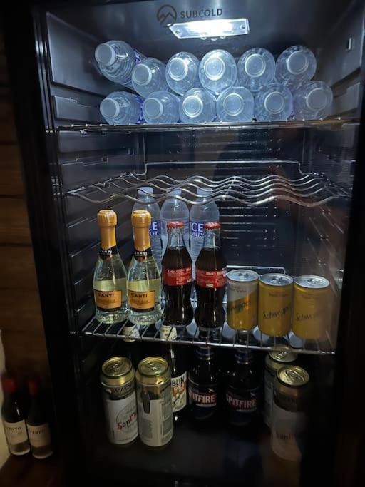 Newly Renovated Stunning Warehouse Apartment 본머스 외부 사진