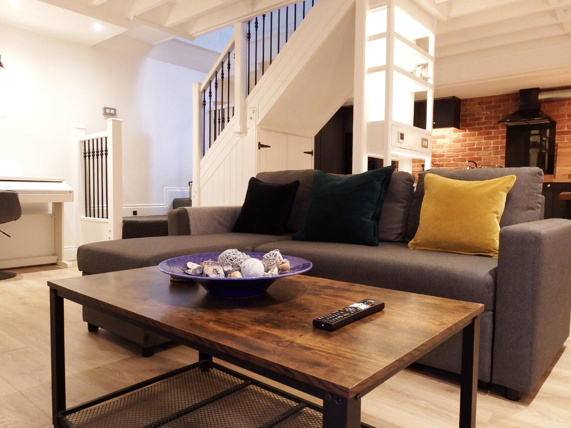 Newly Renovated Stunning Warehouse Apartment 본머스 외부 사진