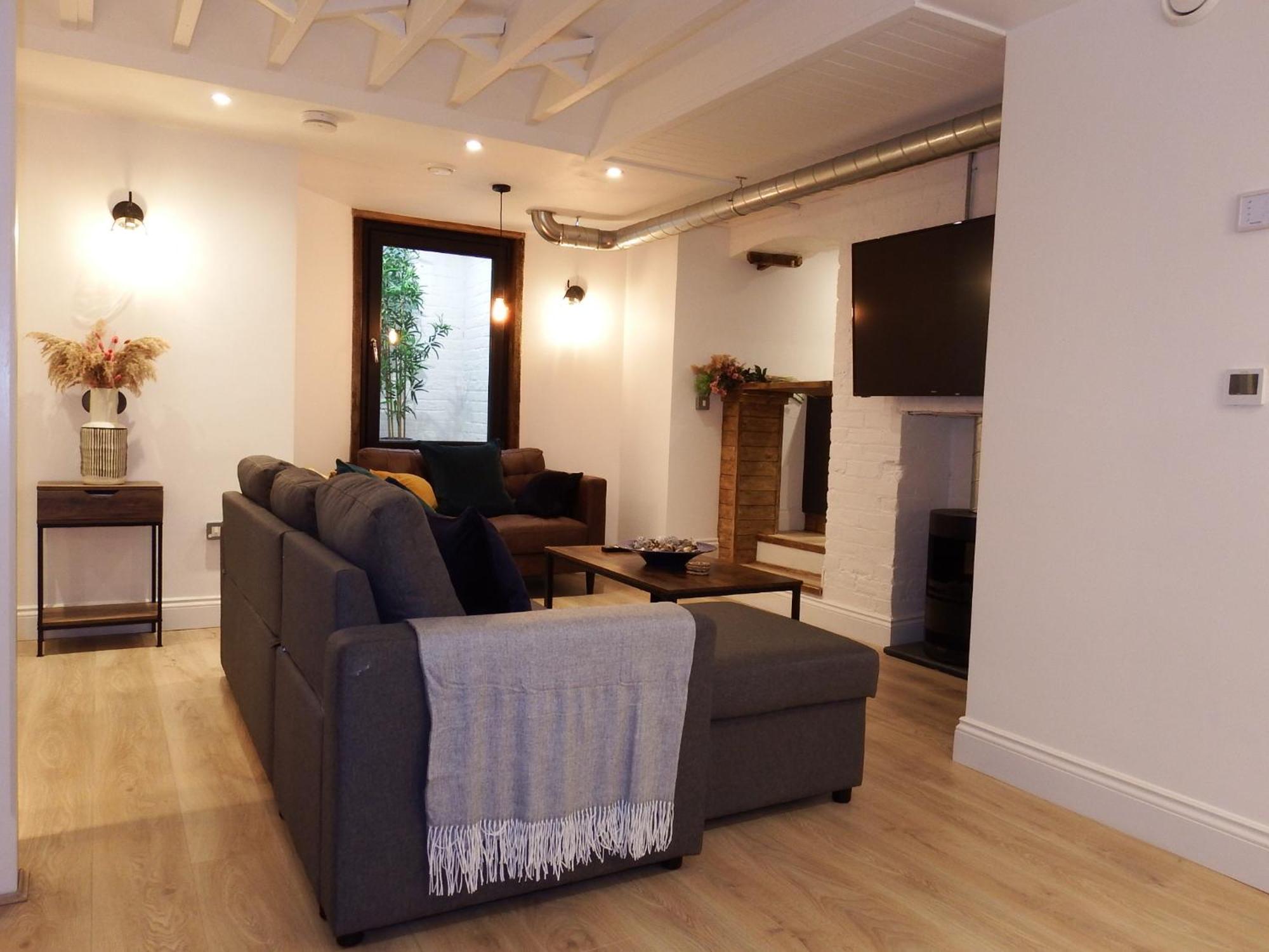 Newly Renovated Stunning Warehouse Apartment 본머스 외부 사진