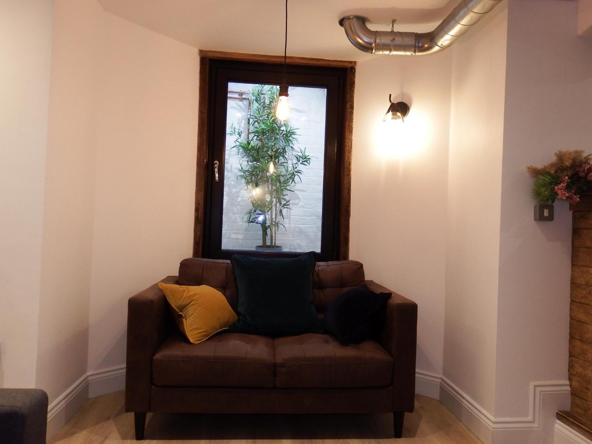 Newly Renovated Stunning Warehouse Apartment 본머스 외부 사진