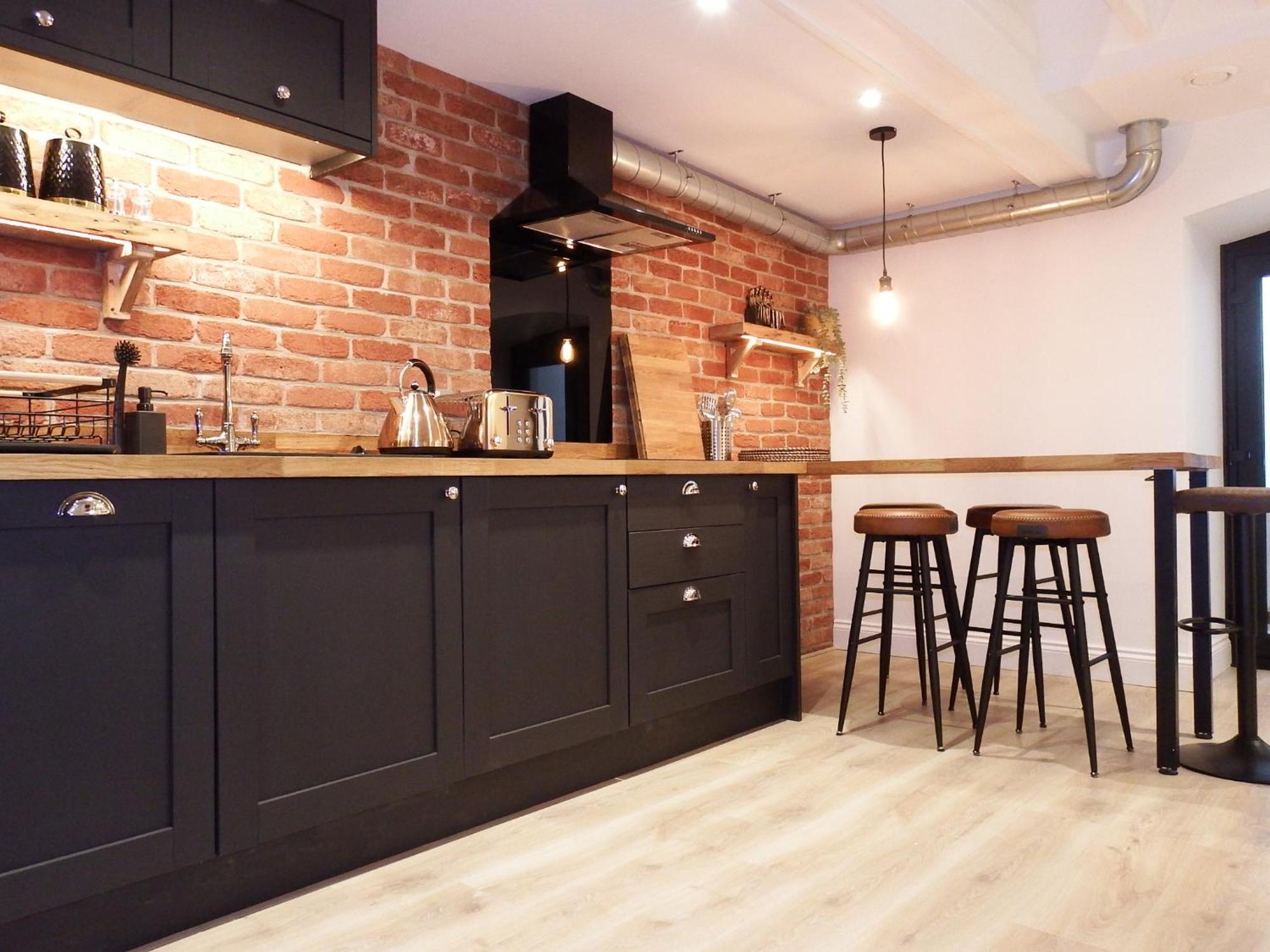 Newly Renovated Stunning Warehouse Apartment 본머스 외부 사진