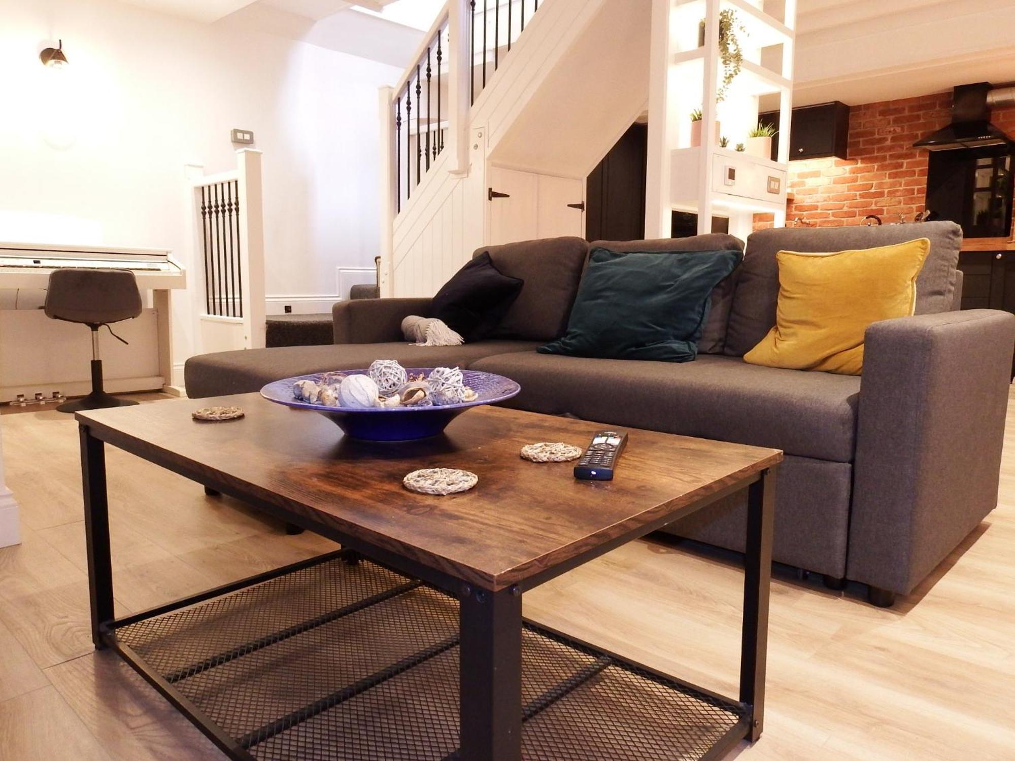 Newly Renovated Stunning Warehouse Apartment 본머스 외부 사진