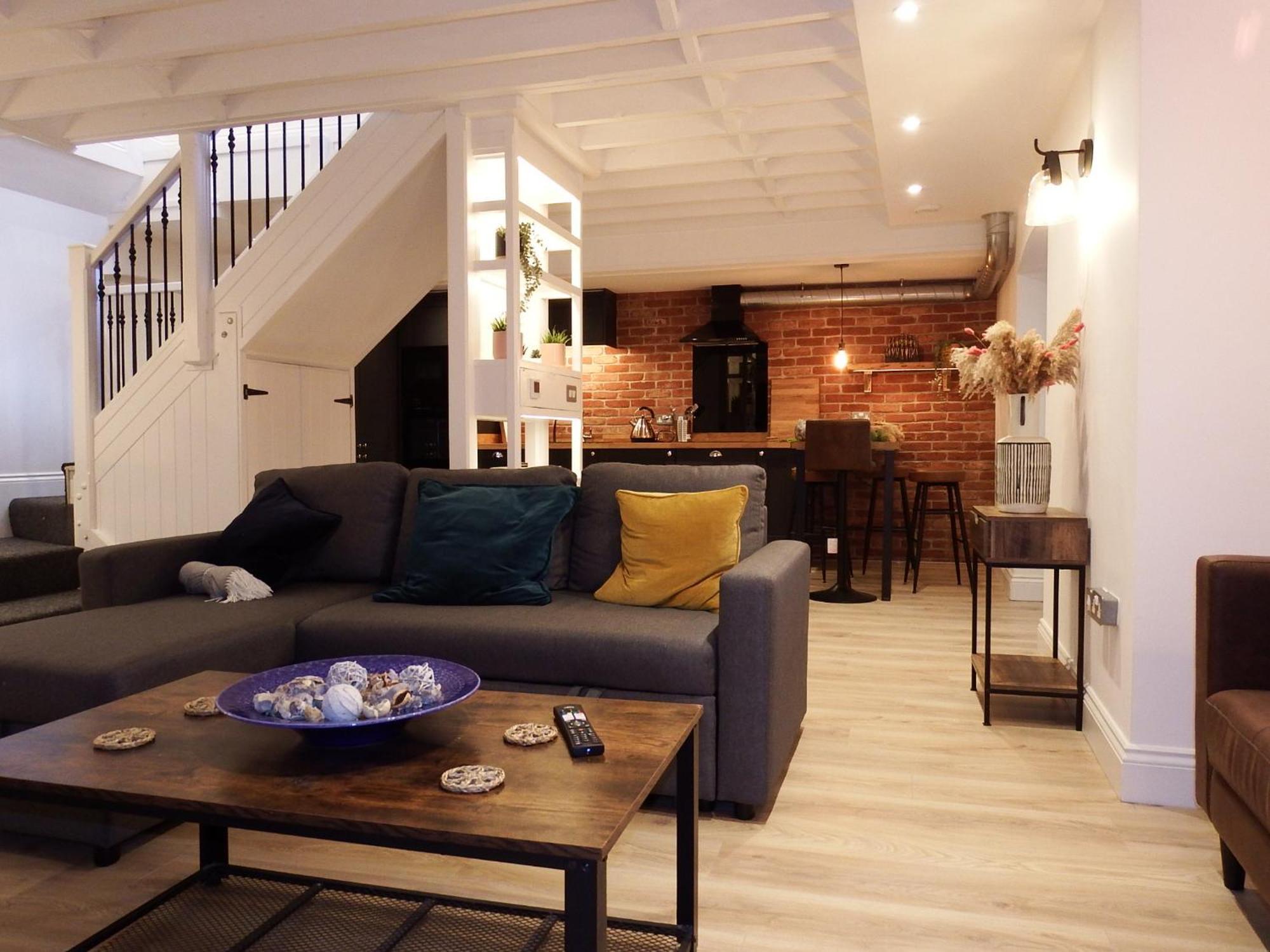 Newly Renovated Stunning Warehouse Apartment 본머스 외부 사진